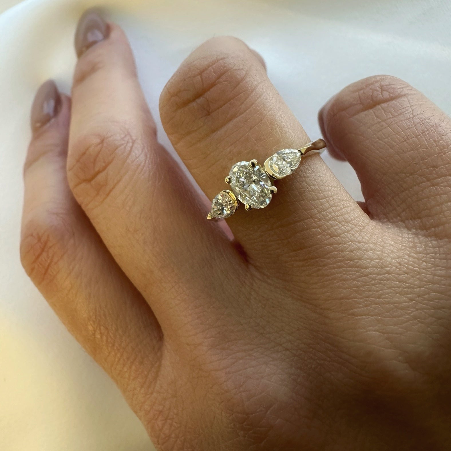 Honeymoon Oval | S