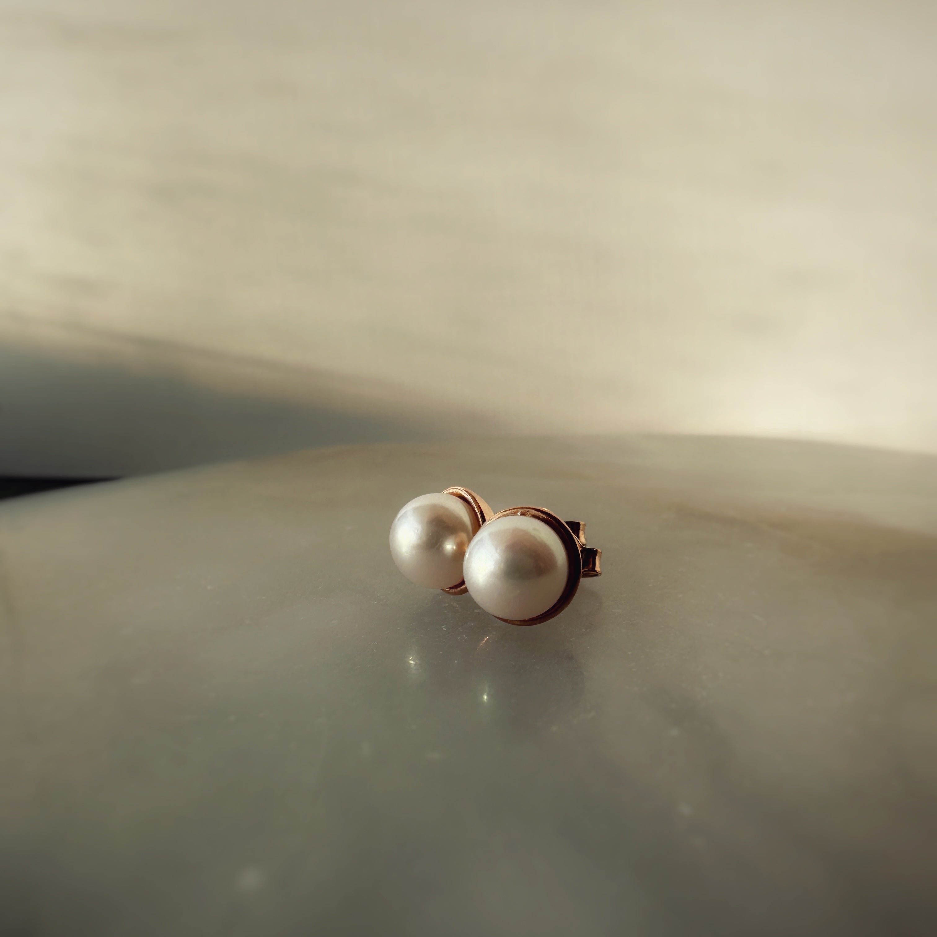 Classic Pearls in a gold frame