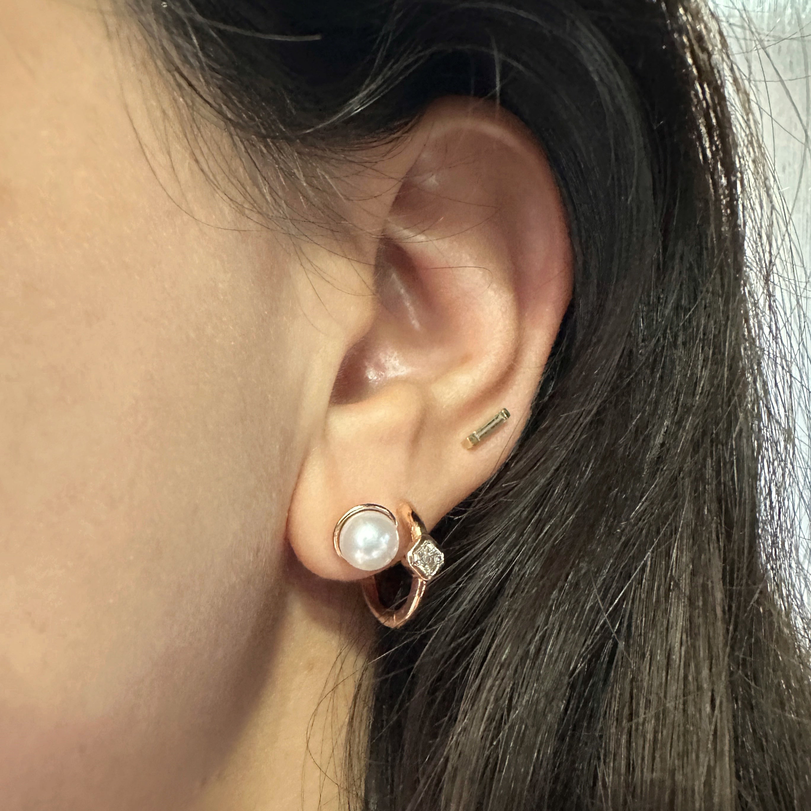 Classic Pearls in a gold frame