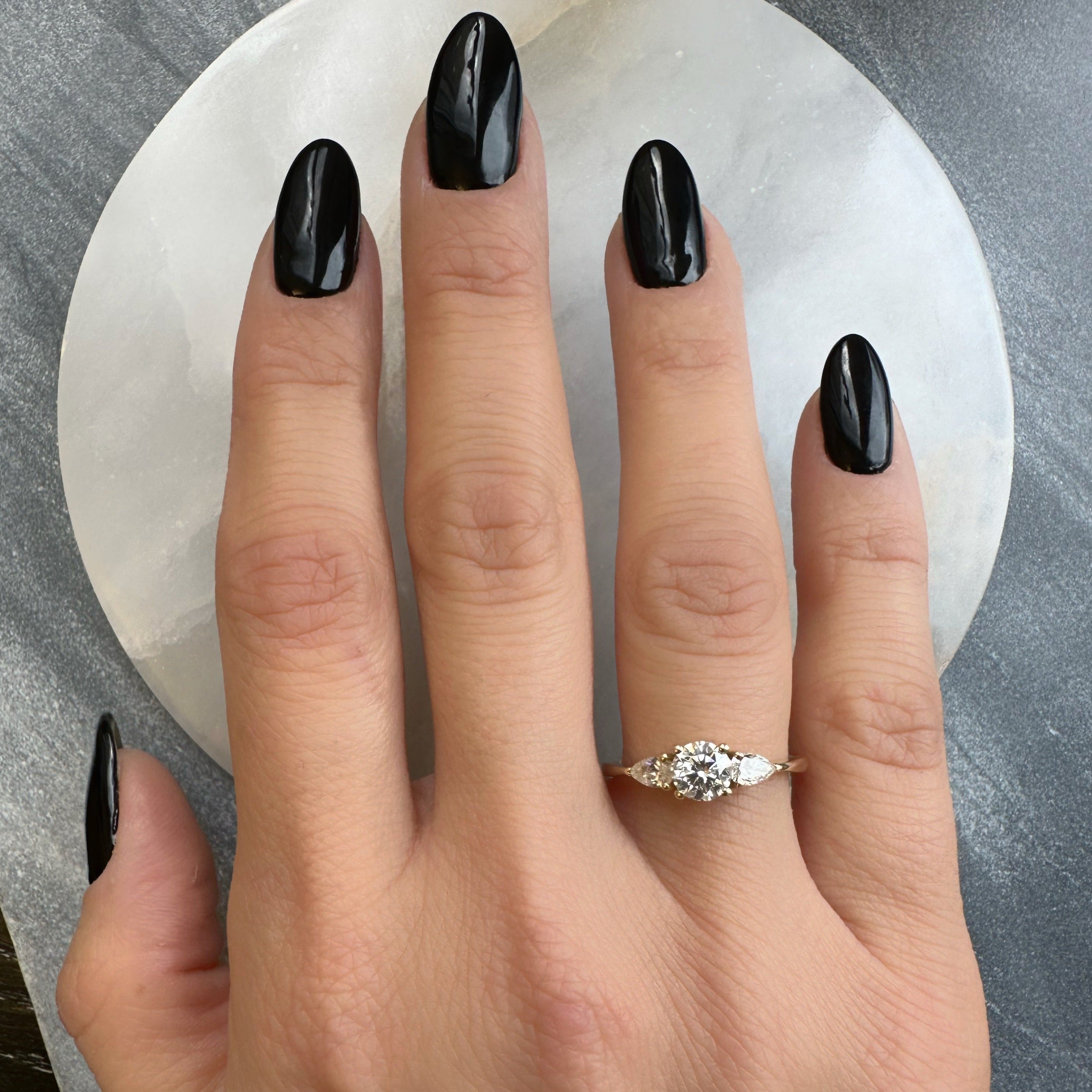 Round Brilliant & Pear Shapes | Medium